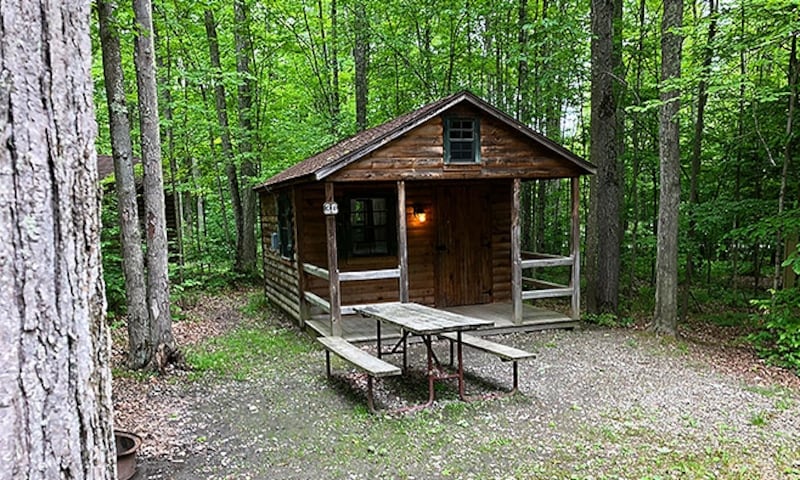 Cozy Cottage (Sleeps 6)-3